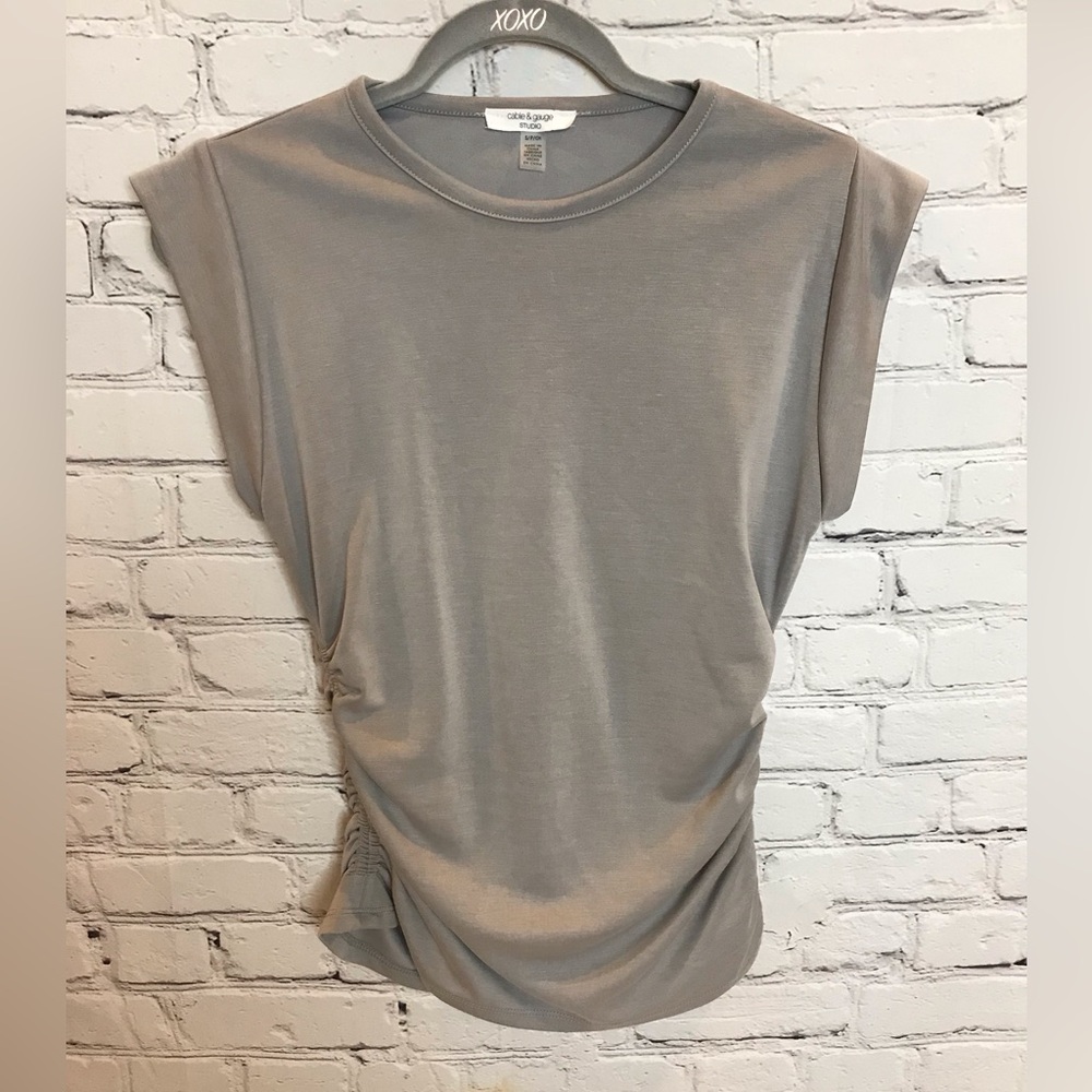 Cable & Gauge Gray Side Ruched Top size Small NWOT